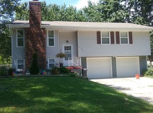 221 NE 1st St, Blue Springs, MO 64014