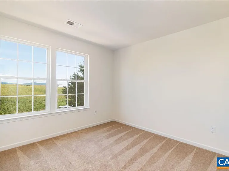2138 Lockwood Dr — Photo 15