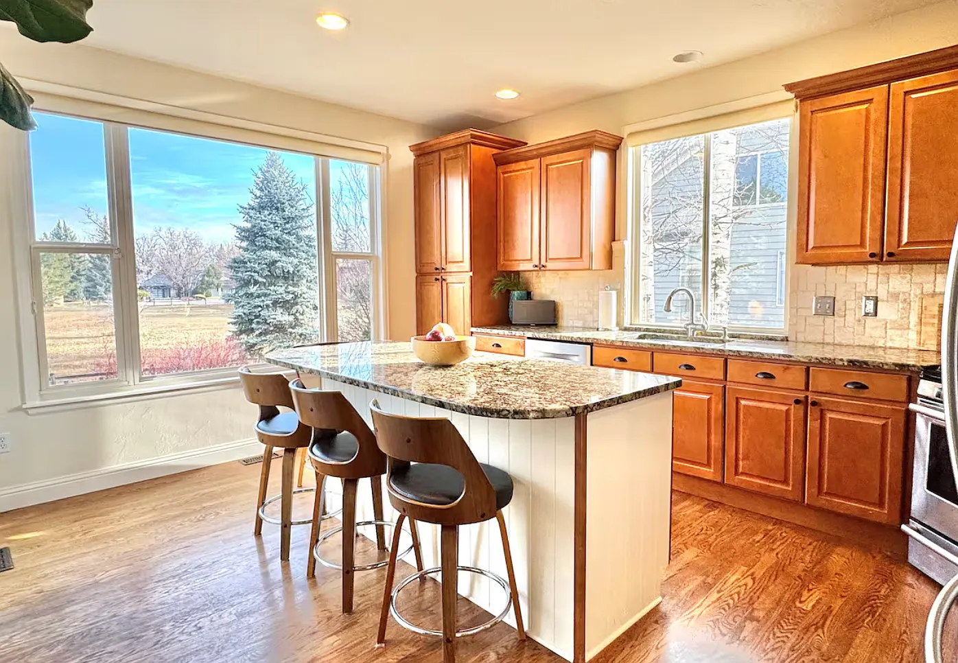 5 bed, 3173 sqft, $22,000 — Photo 4
