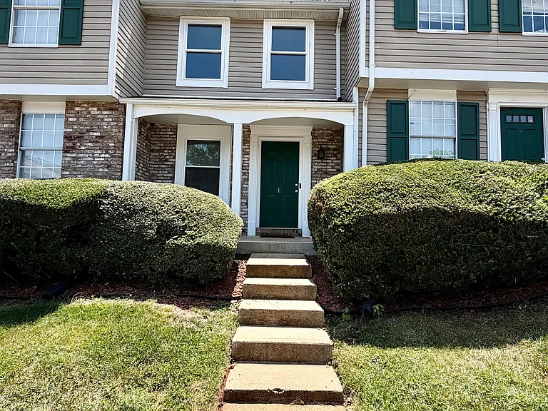 9604 Vinca Cir #E — Photo 1