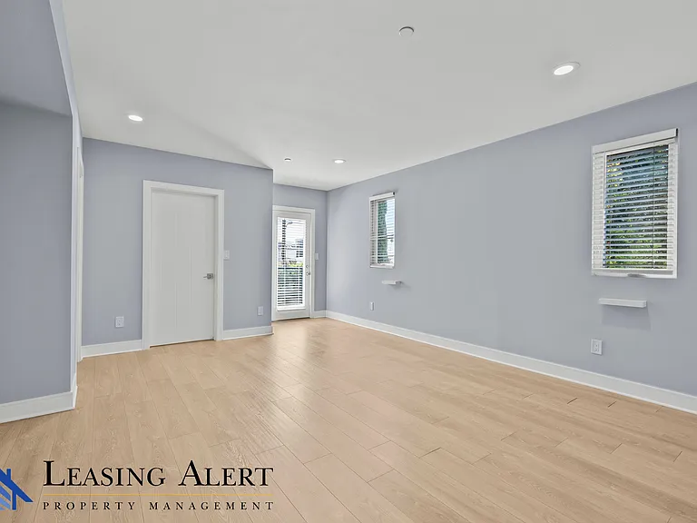 1957 Vista Del Mar St — Photo 17