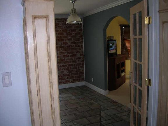 4th image of 2917 E MARYLAND Avenue