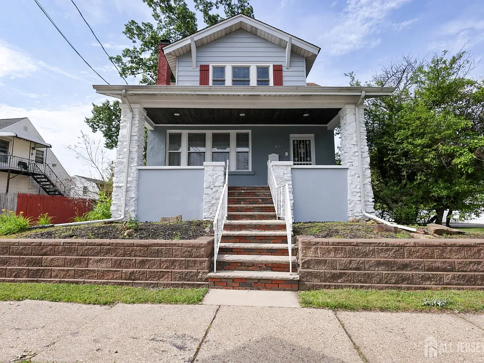 657 Amboy Ave
