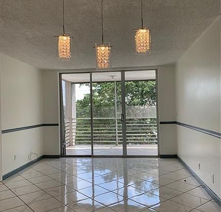 3rd image of 9340 Lagoon Pl APT 403