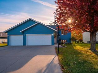 116 Torrey Pines Dr, Mankato, MN 56001