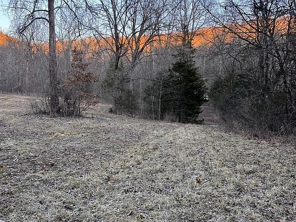 3rd image of Skyline Dr S