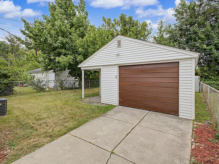24315 Currier St — Photo 26