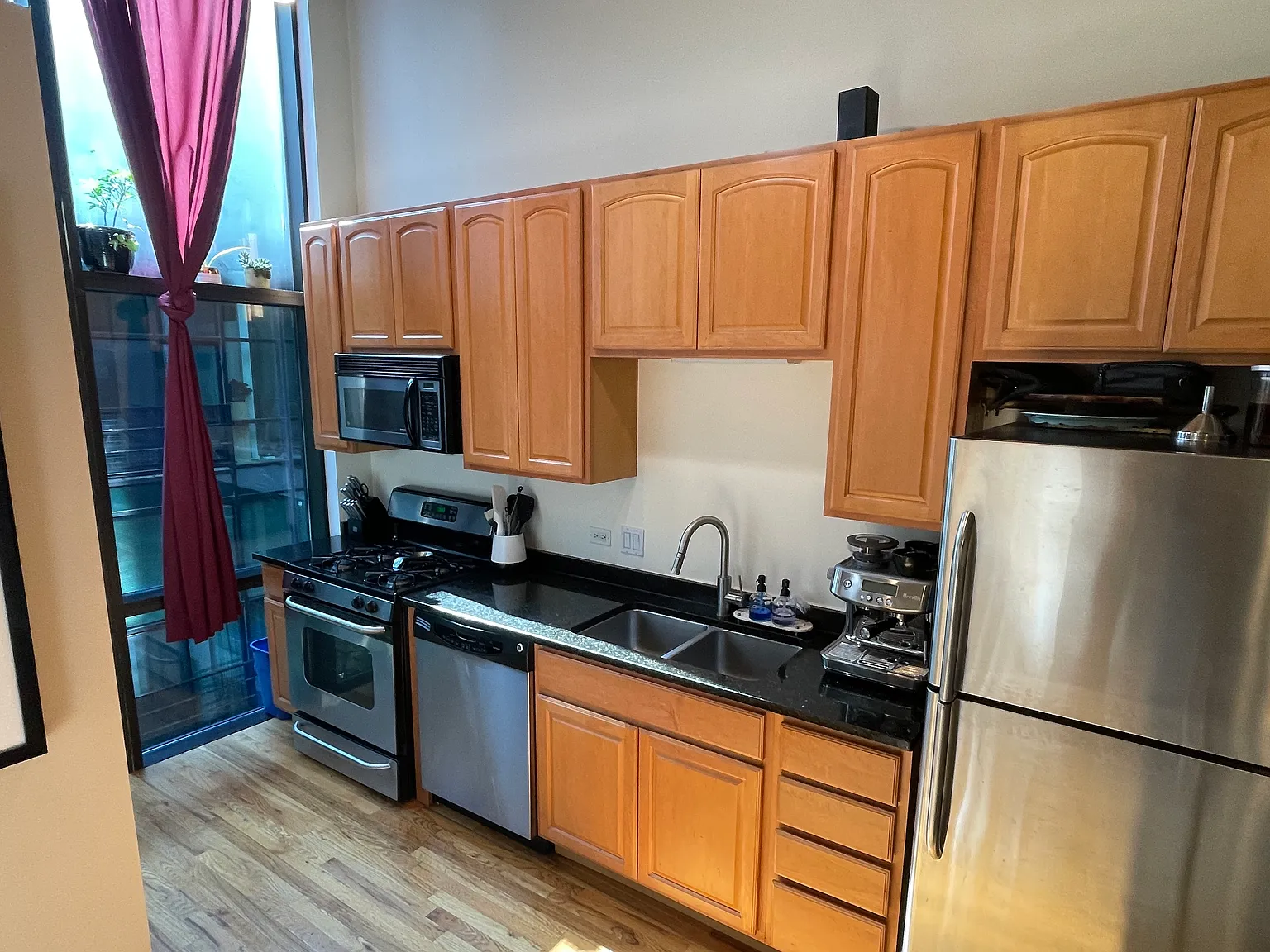 1 bed, 900 sqft, $2,200 — Photo 2