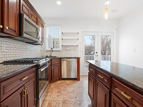 5th image of 42 Union St APT 2