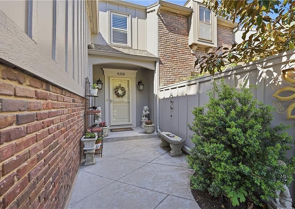 1st image of 4306 W 111th Ter