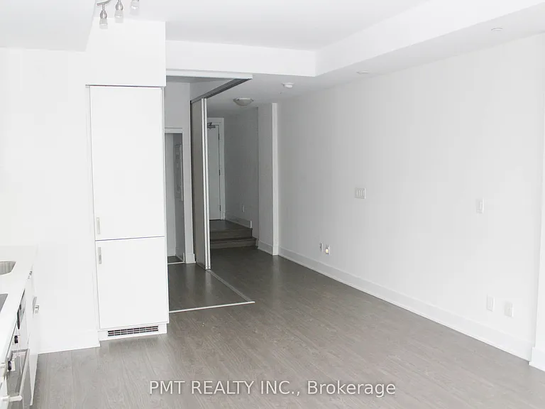 508 Wellington St W #709 — Photo 4