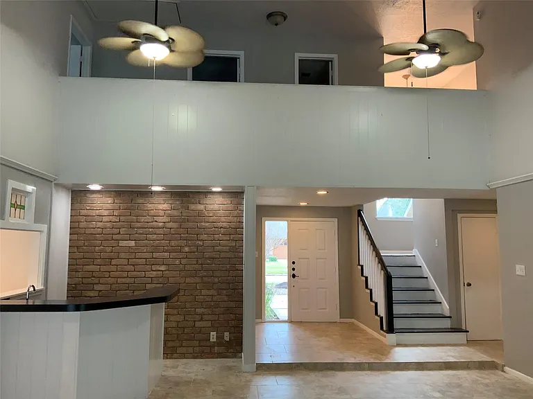 614 Ellingham Dr — Photo 2