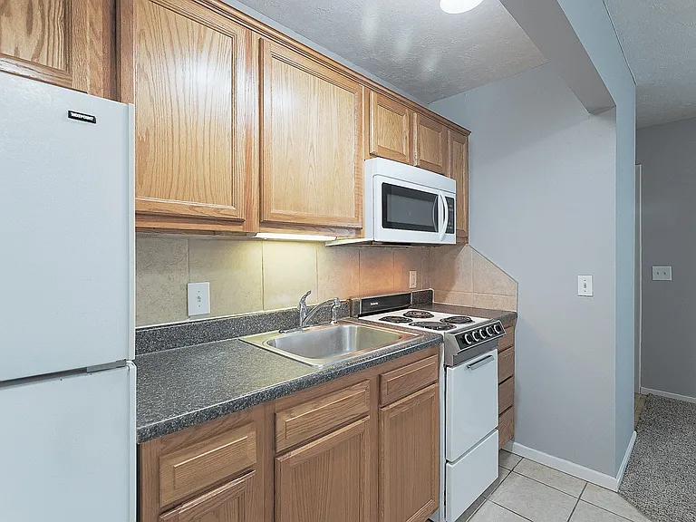 Marshall Apartments — Photo 26