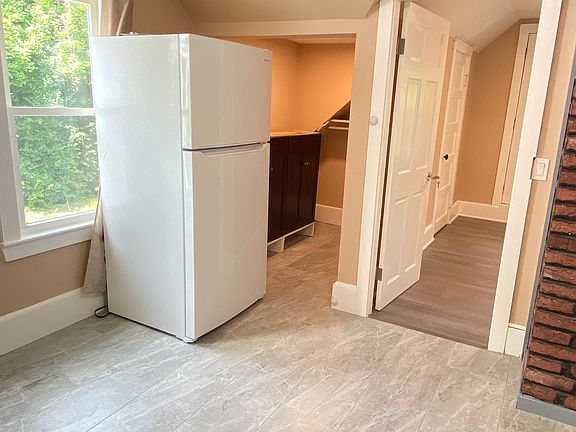 4th image of 10 Savin Ave #2
