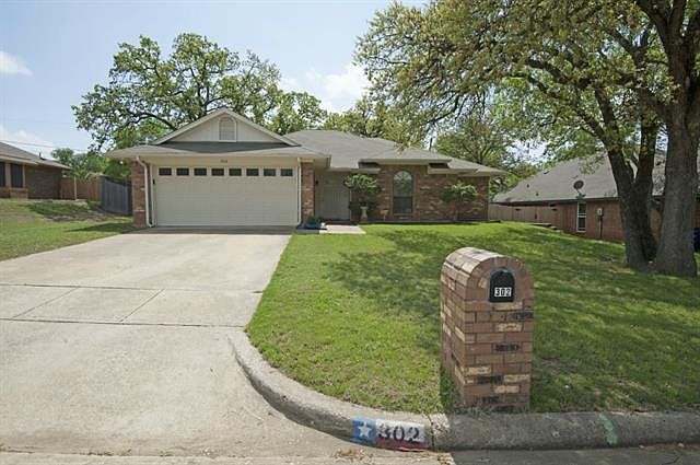 1st image of 302 Hilltop Dr