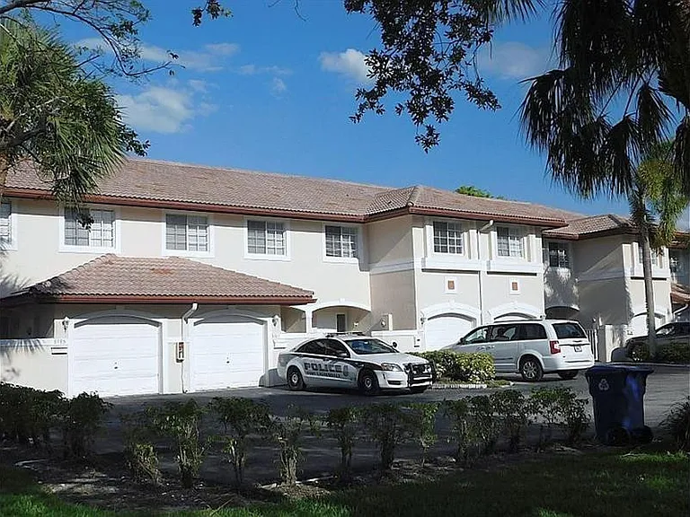 8985 NW 38th Dr — Photo 1