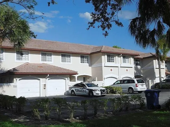 8985 NW 38th Dr, Pompano Beach, FL 33065