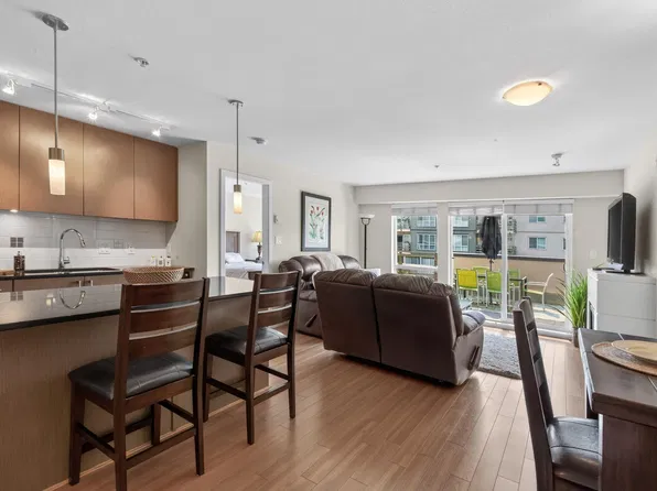 15745 Croydon Dr #221, Surrey, BC V3Z 2L5
