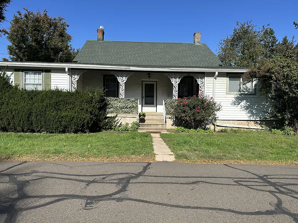 93 Chase Ave