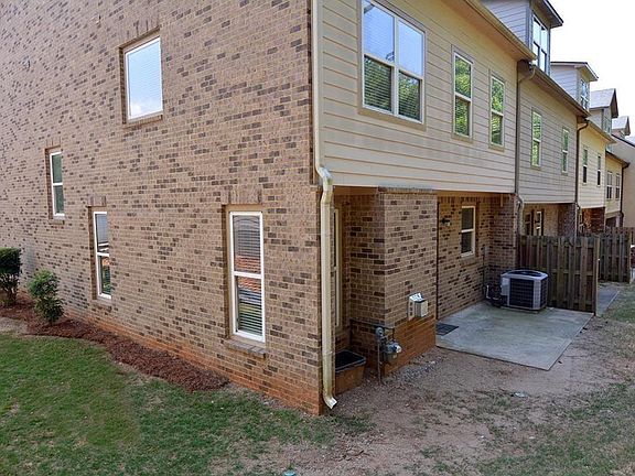 3rd image of 711 Justins Place Ln