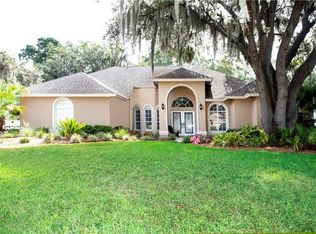 2702 Forest Club Dr, Plant City, FL 33566