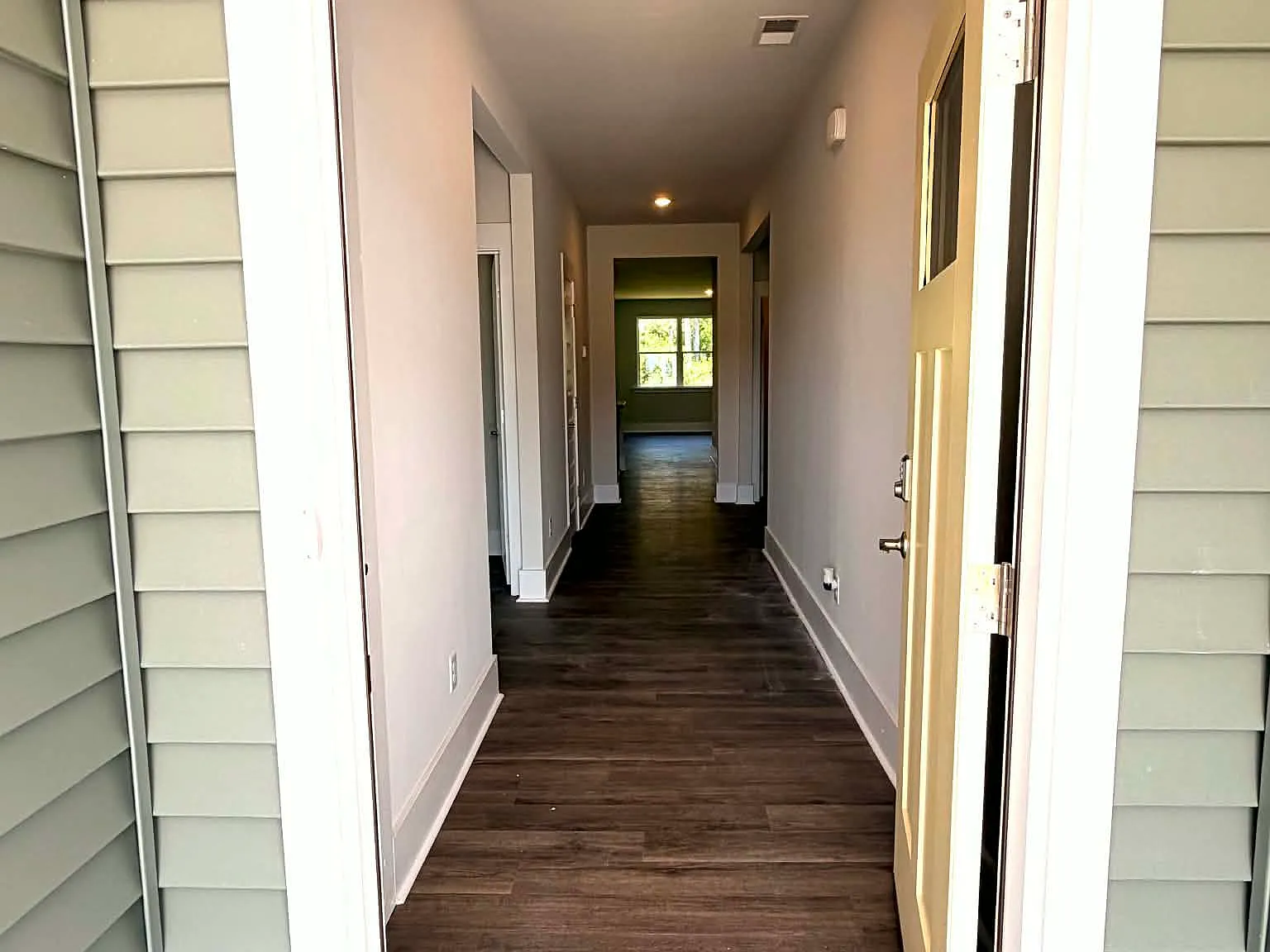 4 bed, 1774 sqft, $2,400 — Photo 2