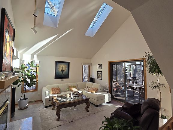 4th image of 1 White Oaks Ln