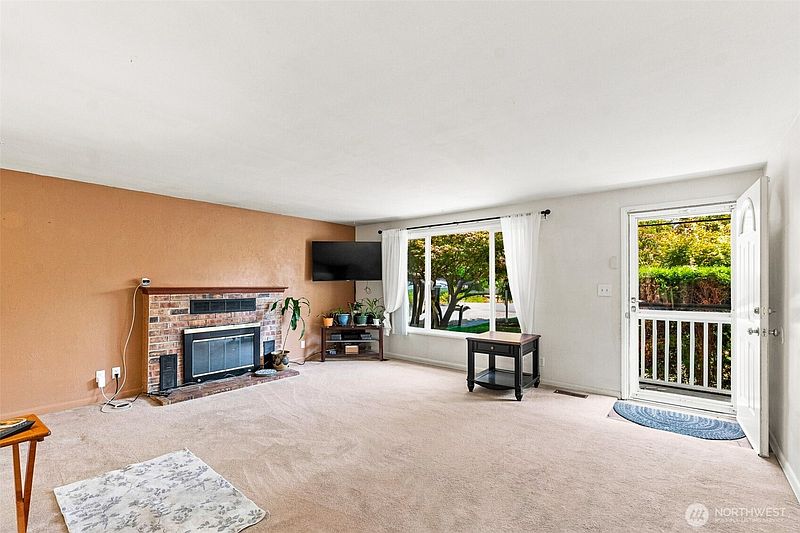 3rd image of 1815 Curtis Court SE
