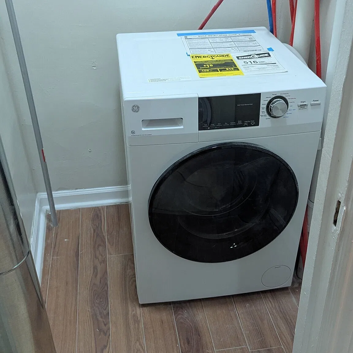 2 Bed 1 Bath w/Granite, Hardwood floors, & In unit Laundry — Photo 4