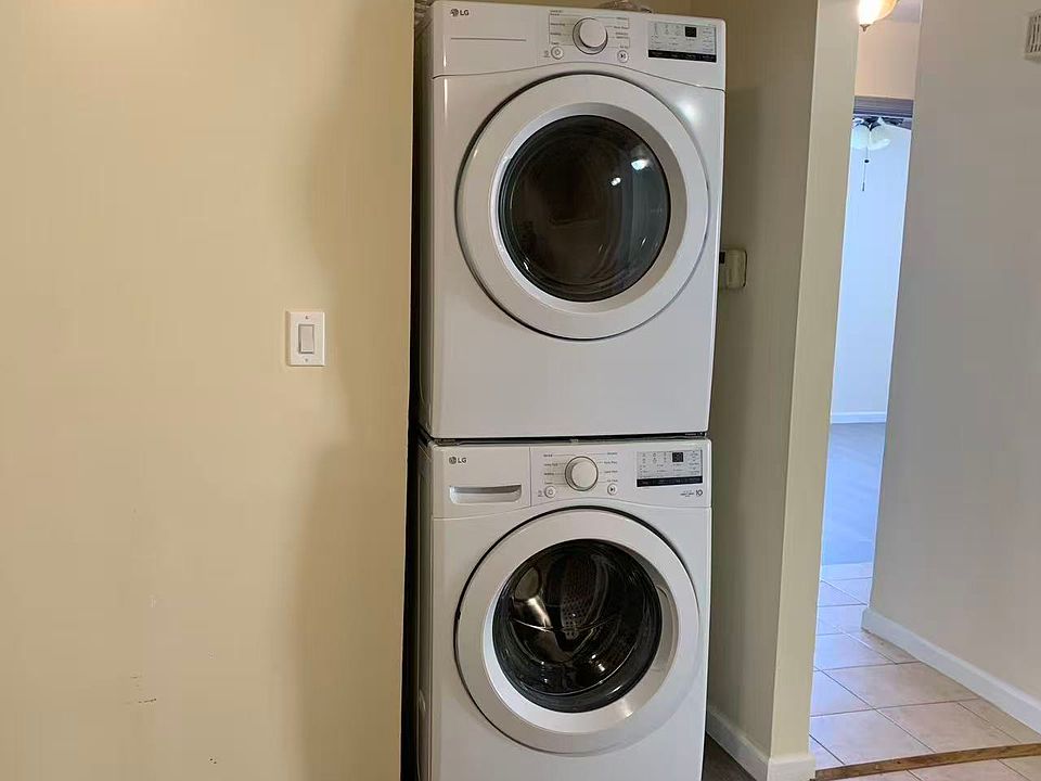 1st image of 683 Klondike Ave Floor 1
