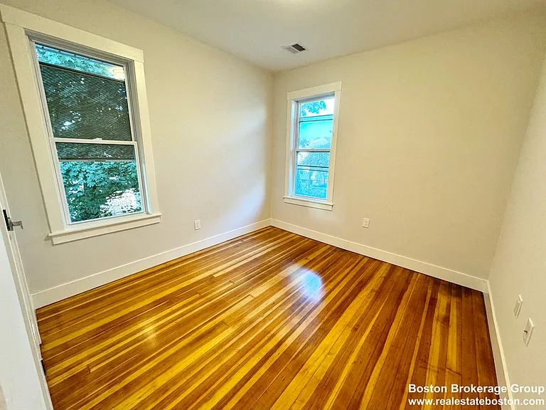 147 E Cottage St #2 — Photo 5