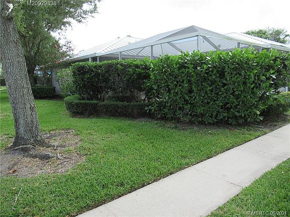3rd image of 1585 SW Waterfall Blvd