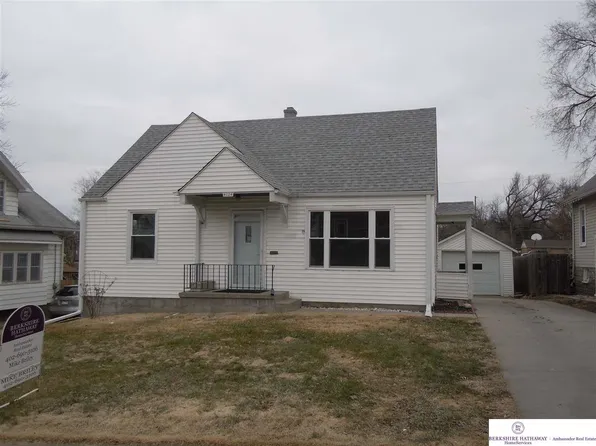 4124 R St, Omaha, NE 68107
