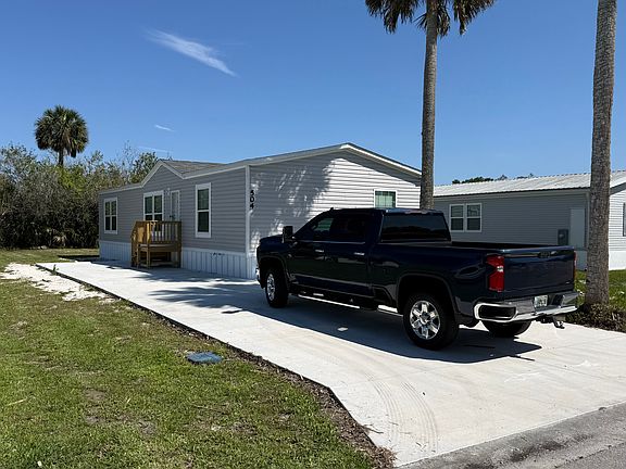 2nd image of 504 NE 10th Ave