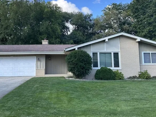 8880 Garden LANE, Greendale, WI 53129