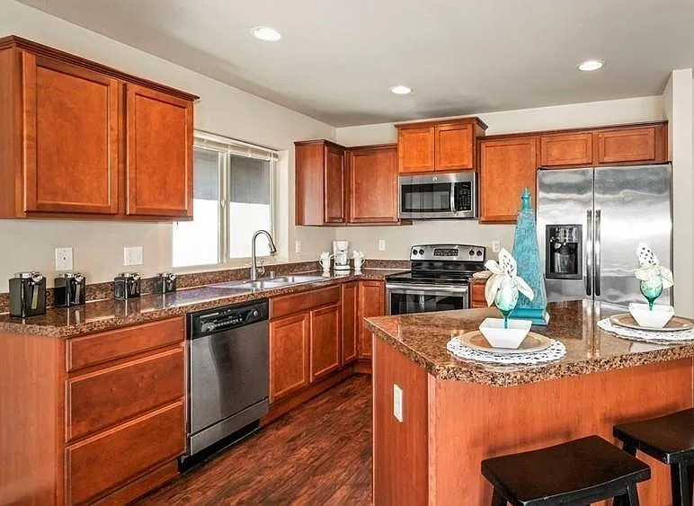 4 bed, 3.5 bath, 2246 sqft, $3,200 — Photo 3