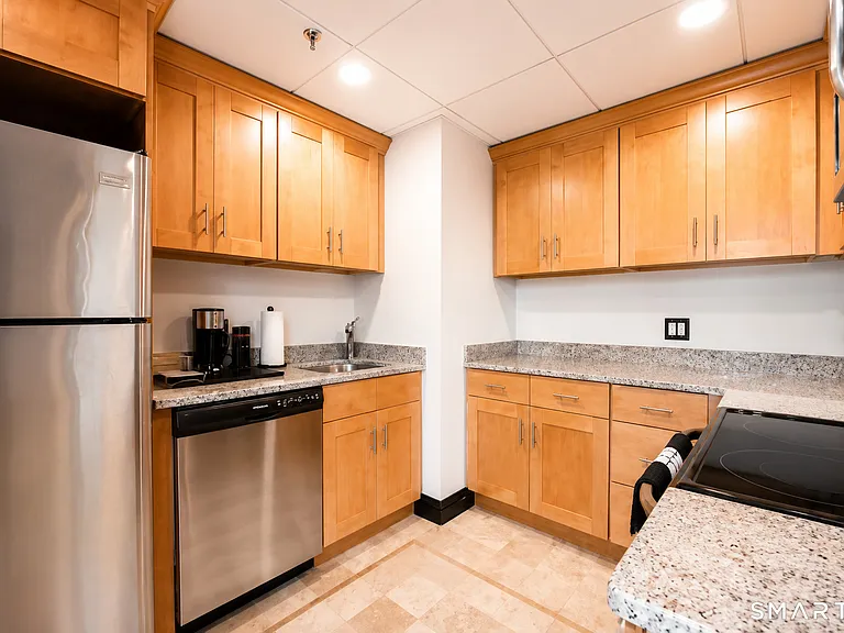 196 Crown St #5F — Photo 8