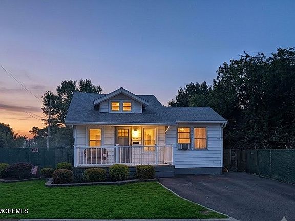 2nd image of 1050 Woodmere Drive