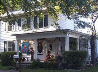 120 W 3rd St, Flora, IL 62839