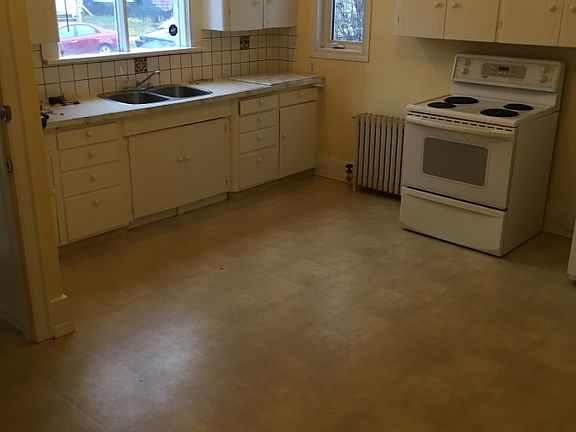 5th image of 432 Spadina Cres W
