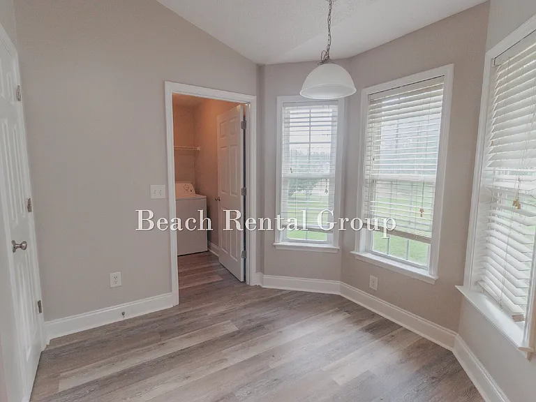 204 Macarthur Dr — Photo 10