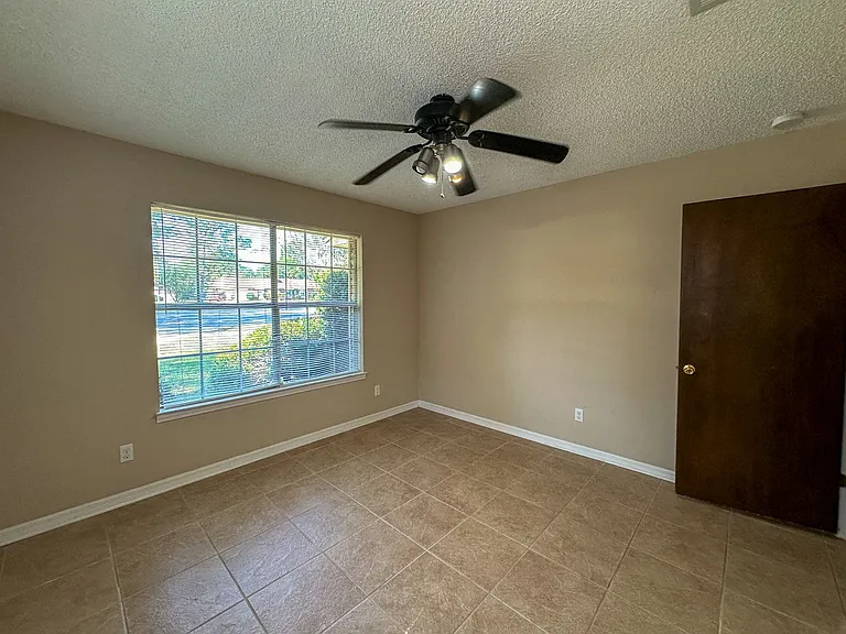 3660 Buford Cir — Photo 17
