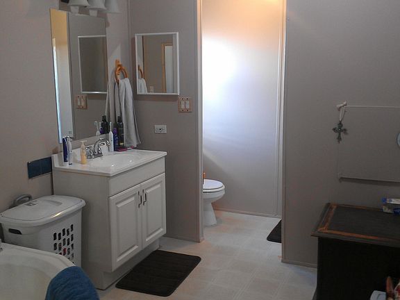Master Bathroom w/shower