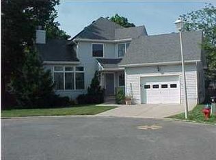 68 E Front St, Keyport, NJ 07735