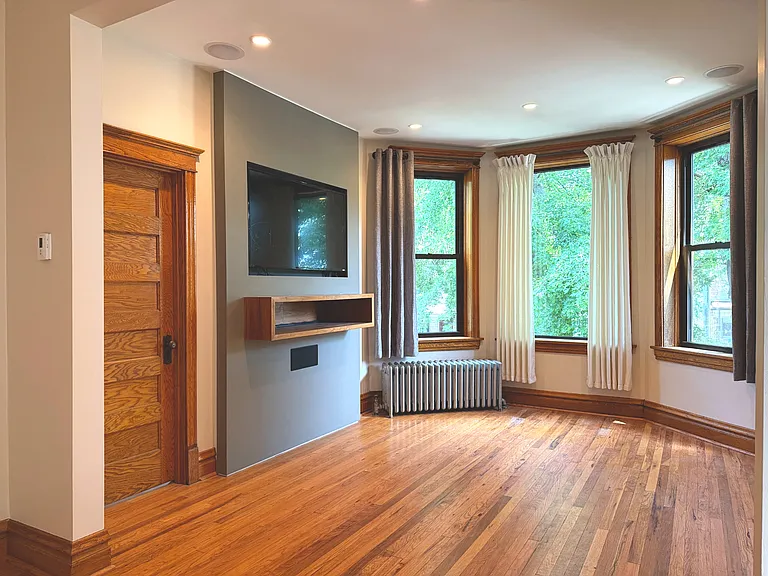2036 N Sawyer Ave #2 — Photo 2