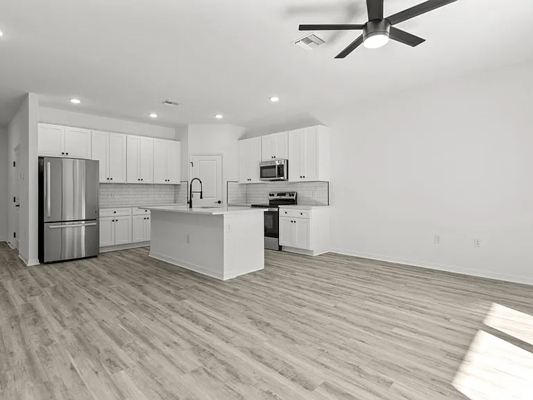 548 Knapp St — Photo 28