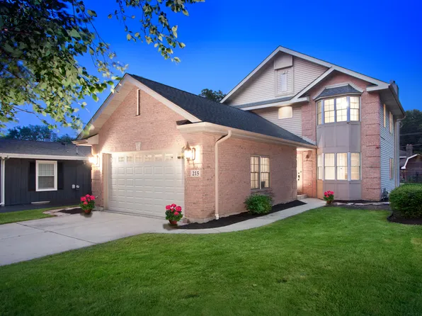 215 N Hager Ave, Barrington, IL 60010