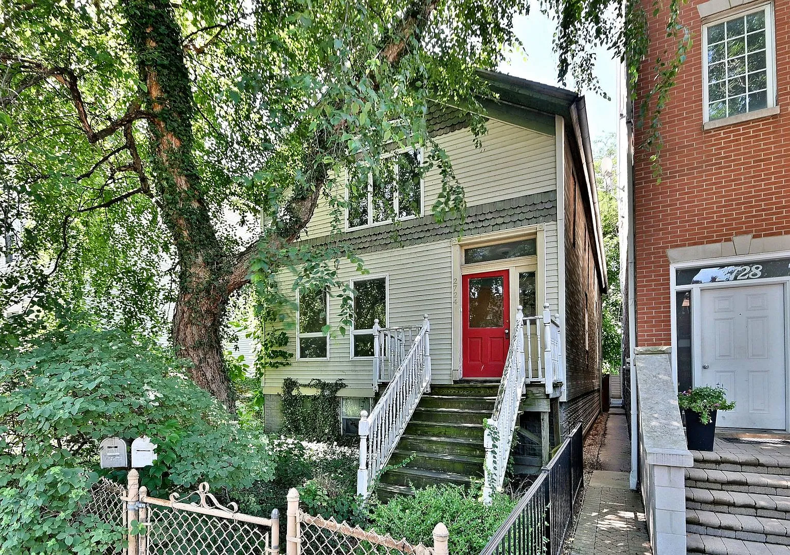 2724 N Racine Ave — Photo 1