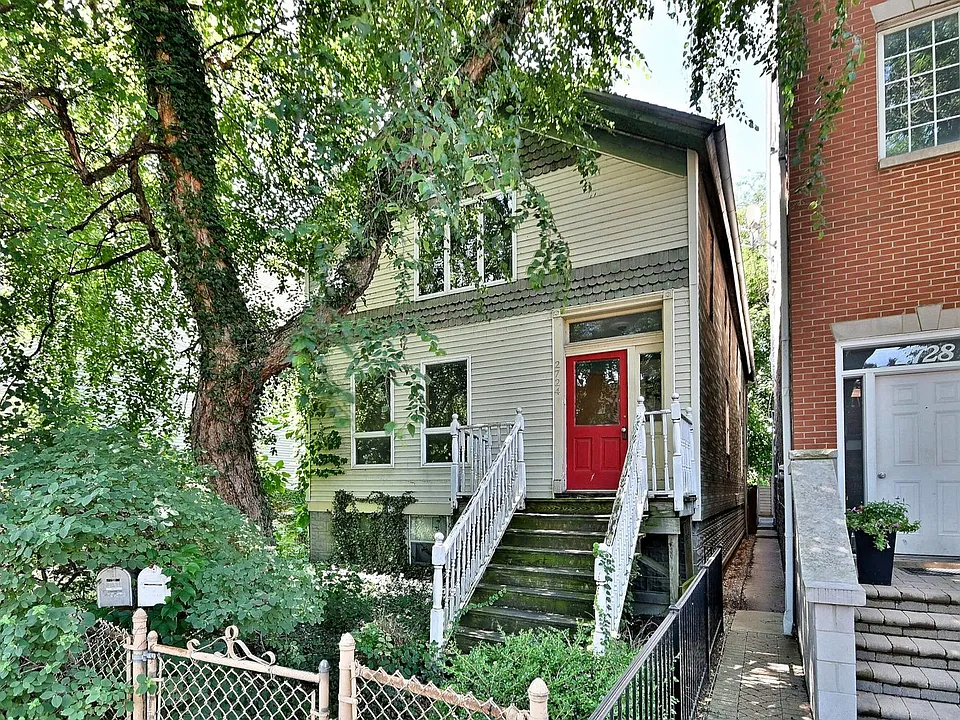 2724 N Racine Ave