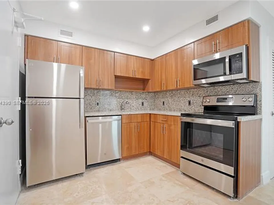 5101 Collins Avenue Cu #11J